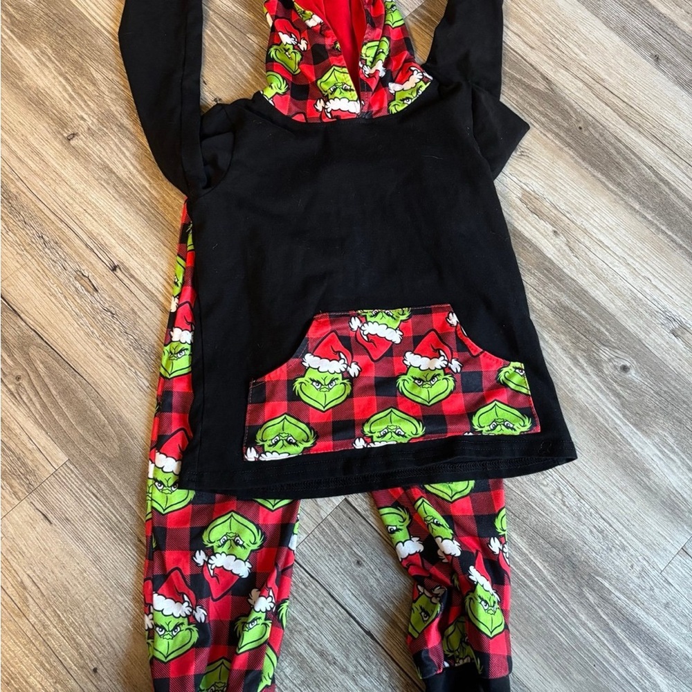 Boys Black and Red Grinch Hoodie and Pants Set size 5t/6t